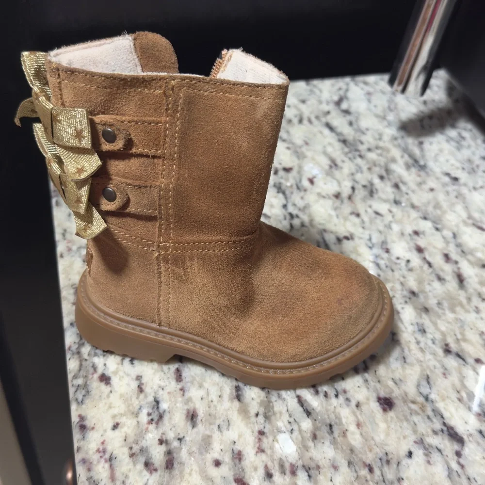 UGG Toddler Tan Boots with Durable Sole Sz‎ 7